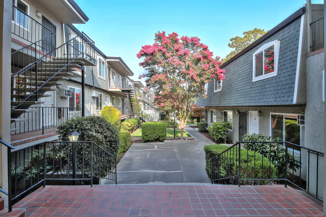 470 Apartments in San Jose, CA - Building Photo - Building Photo