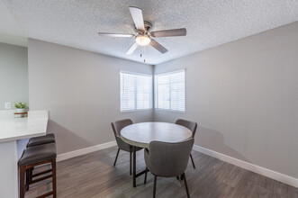 Talésai Apartments in Las Vegas, NV - Foto de edificio - Interior Photo