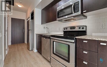 103 The Queensway in Toronto, ON - Building Photo - Building Photo