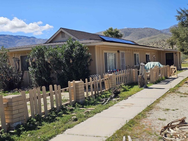 2768 Country Club Rd in Borrego Springs, CA - Foto de edificio - Building Photo