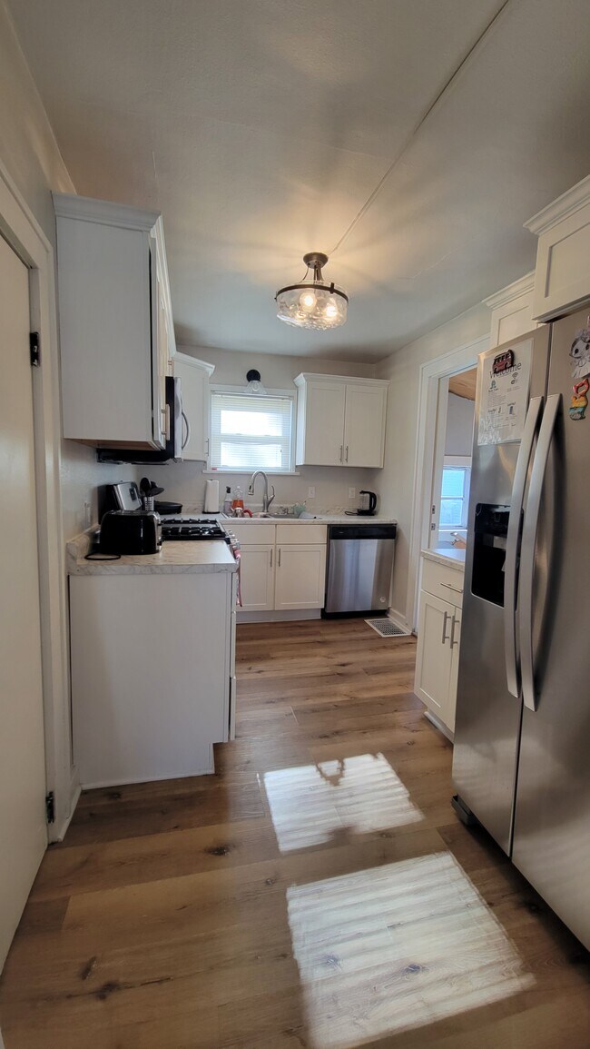 922 6th St in Ames, IA - Building Photo - Building Photo