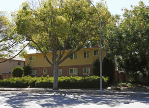 1248 Brookfield Ave in Sunnyvale, CA - Foto de edificio - Building Photo