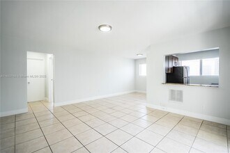 7931 East Dr in North Bay Village, FL - Building Photo - Building Photo