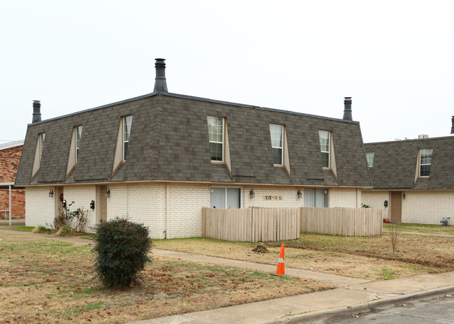 Highland Park Apartments in Irving, TX - Building Photo - Building Photo