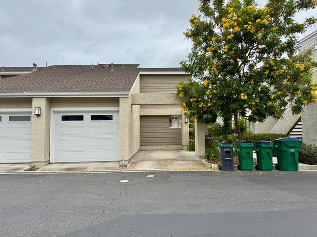 339 Deerfield Ave in Irvine, CA - Building Photo - Building Photo
