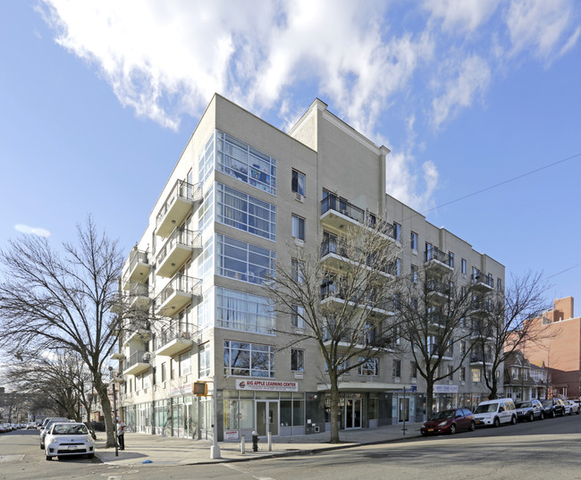 89-16 175th St in Jamaica, NY - Foto de edificio - Building Photo