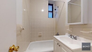 41 Bedford St in New York, NY - Building Photo - Building Photo