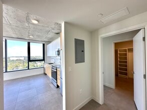 321 NW 31st St, Unit B2 in Miami, FL - Building Photo - Building Photo