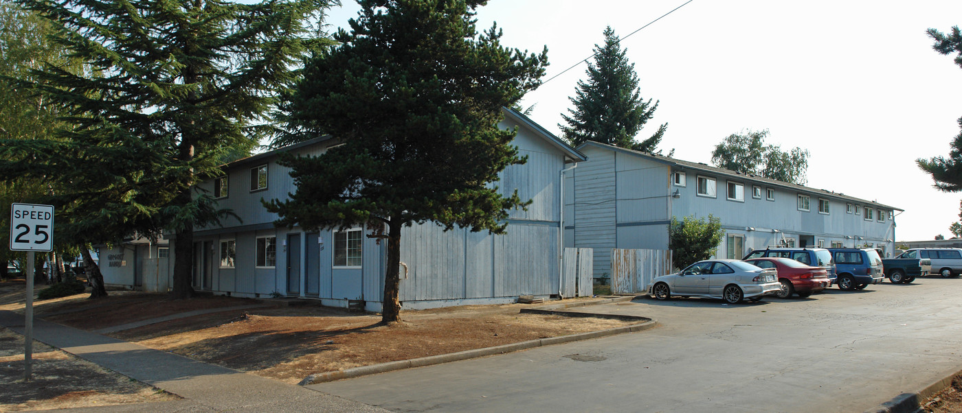 Gregory Manor Apartments in Salem, OR - Building Photo