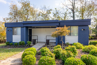 Newly Renovated Oak View Apartments in Columbia, TN - Building Photo - Building Photo