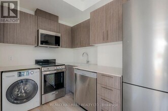 871-871 Sheppard Ave W in Toronto, ON - Building Photo - Building Photo