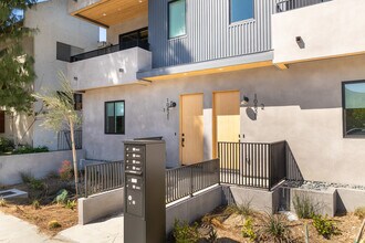 10819 Morrison St in North Hollywood, CA - Building Photo - Building Photo