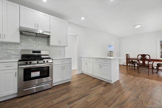 127 Fox Blvd in Merrick, NY - Building Photo - Building Photo