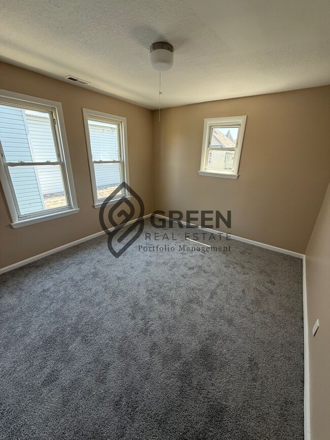 property at 322 W Merchant St