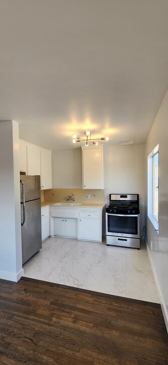 907 N Poinsettia Pl in Los Angeles, CA - Building Photo