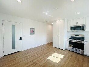 10914 Columbus Ave in Los Angeles, CA - Building Photo - Building Photo