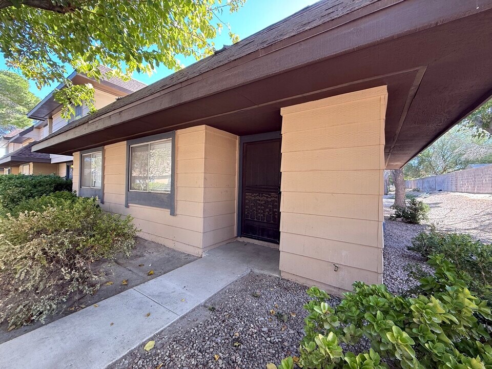 6228 Meadow View Ln in Las Vegas, NV - Building Photo