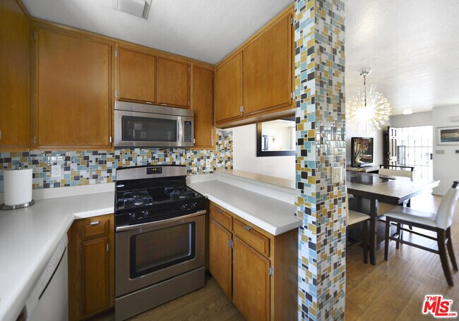630 N Grand Ave in Los Angeles, CA - Building Photo - Building Photo