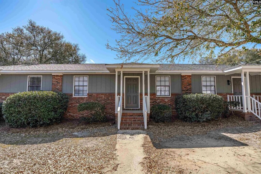 3908 Persimmon St in Columbia, SC - Foto de edificio