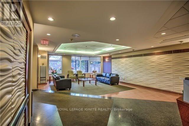 135 Hillcrest Ave in Mississauga, ON - Building Photo - Building Photo