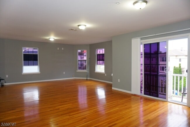 492 Irvine Turner Blvd in Newark, NJ - Building Photo - Building Photo