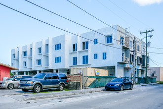 2301 NW 24th Ave in Miami, FL - Foto de edificio - Building Photo