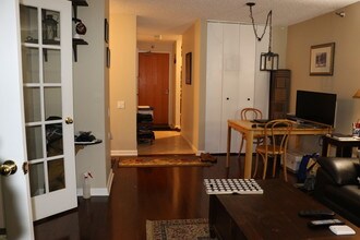 1122 N Clark St, Unit 1809 in Chicago, IL - Building Photo - Building Photo