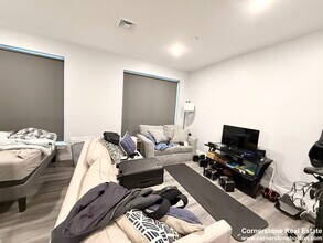 55 W Fifth St, Unit 402 in Boston, MA - Foto de edificio - Building Photo