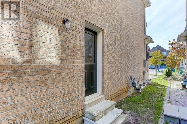 110 Lahore Crescent in Markham, ON - Building Photo - Building Photo