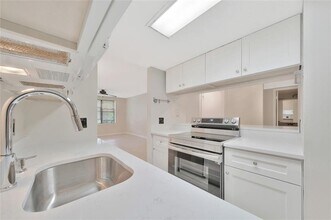 4521 W McNab Rd in Pompano Beach, FL - Foto de edificio - Building Photo