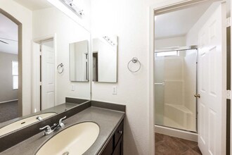 2460 S Navajo Way in Chandler, AZ - Building Photo - Building Photo