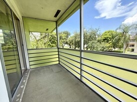 69 Norwich C in West Palm Beach, FL - Building Photo