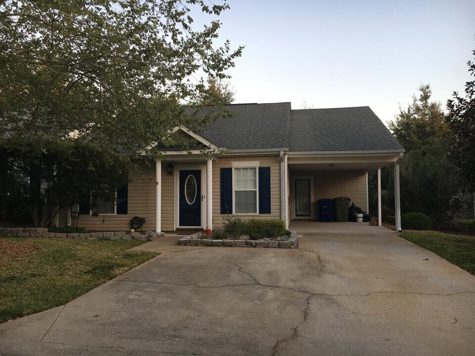 116 W Middlebury Ln SW in Aiken, SC - Building Photo