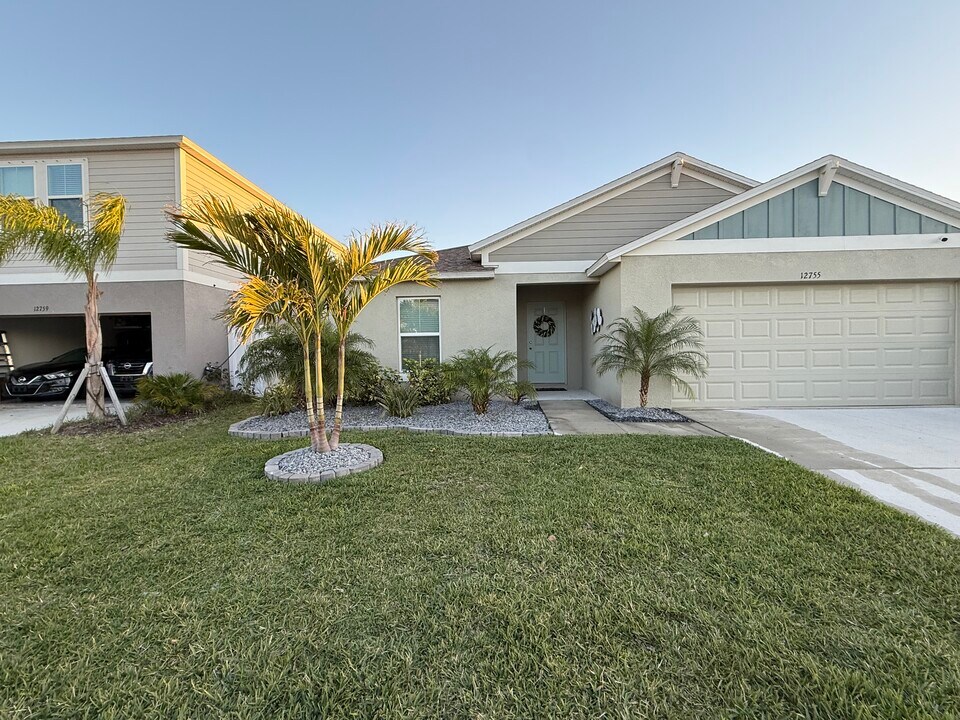 12755 Tannencrest Dr in Riverview, FL - Building Photo