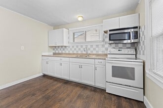 8638 Cadillac Ave in Warren, MI - Building Photo - Building Photo