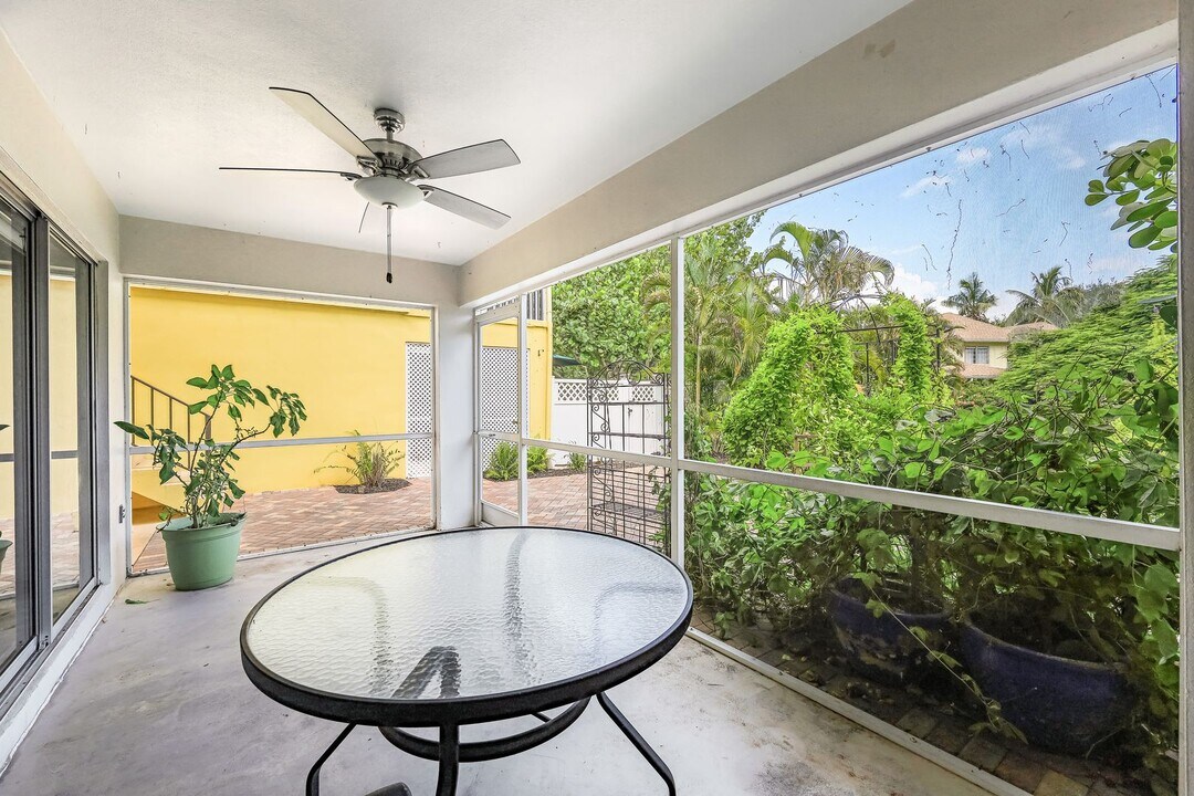 1201 Solana Rd in Naples, FL - Building Photo