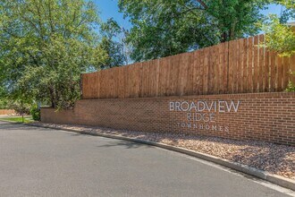 Broadview Ridge Townhomes in Colorado Springs, CO - Foto de edificio - Building Photo