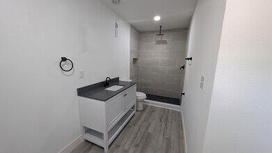 2824 Desert St, Unit A (lower level) in Pensacola, FL - Building Photo - Building Photo