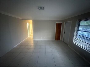 299 SE 12th Ave in Deerfield Beach, FL - Building Photo - Building Photo