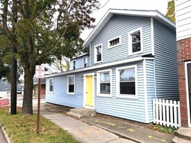 133 Meadville St, Unit D in Edinboro, PA - Building Photo