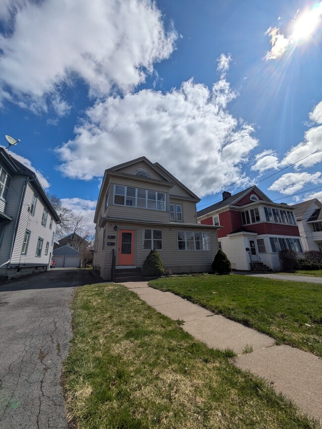259 Forest Hill Dr in Syracuse, NY - Foto de edificio - Building Photo