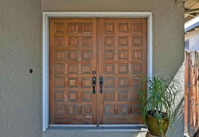 6558 Crown Blvd in San Jose, CA - Building Photo - Building Photo