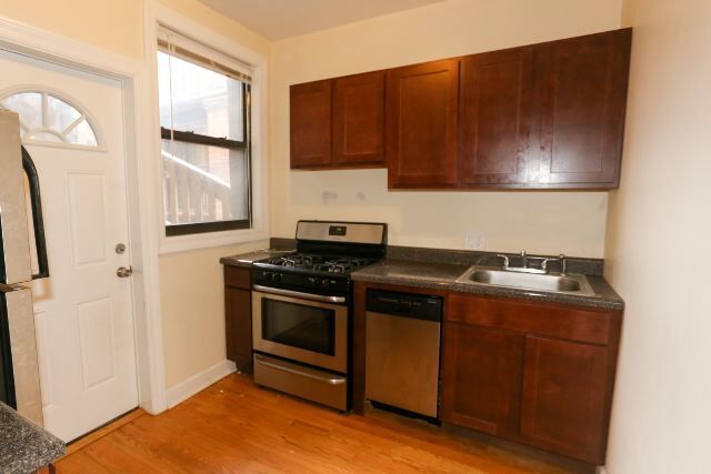 3731 N Pine Grove Ave in Chicago, IL - Building Photo - Building Photo