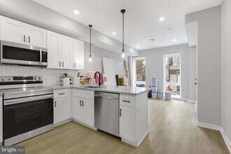 919 N 15th St-Unit -1F in Philadelphia, PA - Building Photo - Building Photo
