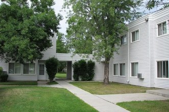 Birch Court Apartments in Hibbing, MN - Building Photo - Building Photo