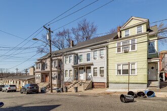 113 Lawrence St in Paterson, NJ - Building Photo - Building Photo