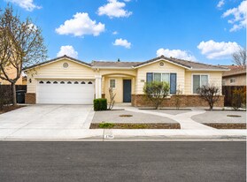 2254 Independence Pl in Hanford, CA - Building Photo