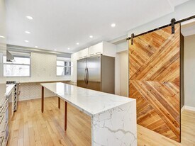 135 Hinchey Av in Ottawa, ON - Building Photo