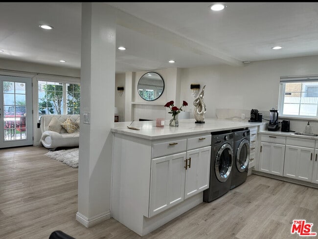 19700 Blythe St in Los Angeles, CA - Building Photo - Building Photo