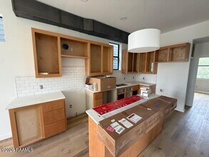 1120 S Washington St in Lafayette, LA - Building Photo - Building Photo